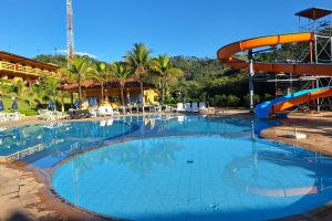 piscinas adulto e infantil climatizadas com toboágua - hotel fazenda saint nicolas - aguas de lindoia