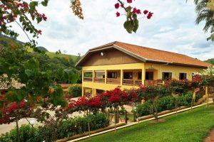 prédio do salão de eventos e restaurante - hotel fazenda saint nicolas - aguas de lindoia