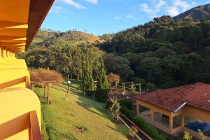 varandas de apartamentos com vista para as montanhas - hotel fazenda saint nicolas - aguas de lindoia